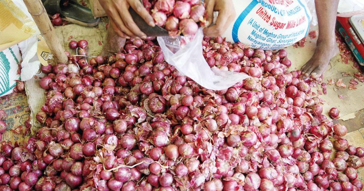 Onion price hits Tk220 per kg
