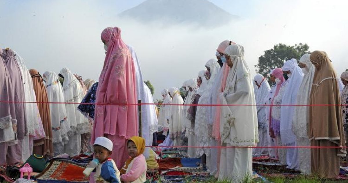 In pictures: Muslims around the world mark end of Ramadan with Eid ...