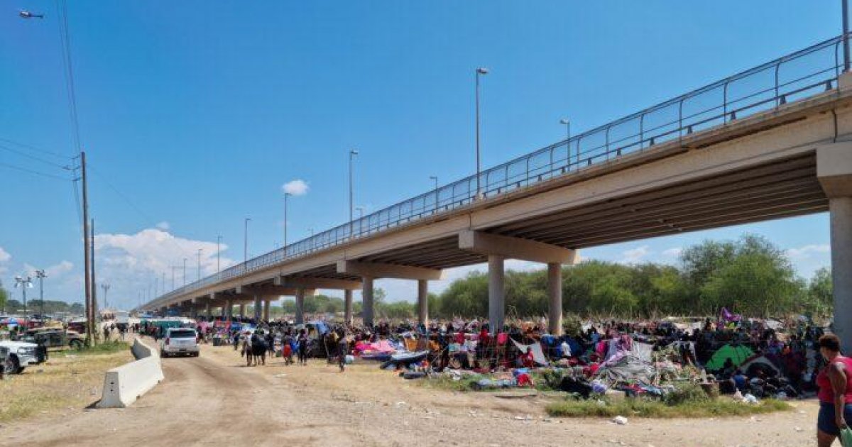 Migrants vacate US-Mexican border camps