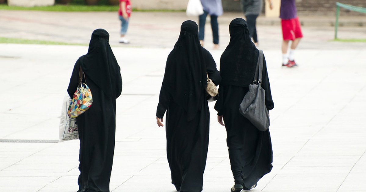 Students wearing burqas not allowed inside Indian college, triggers protest