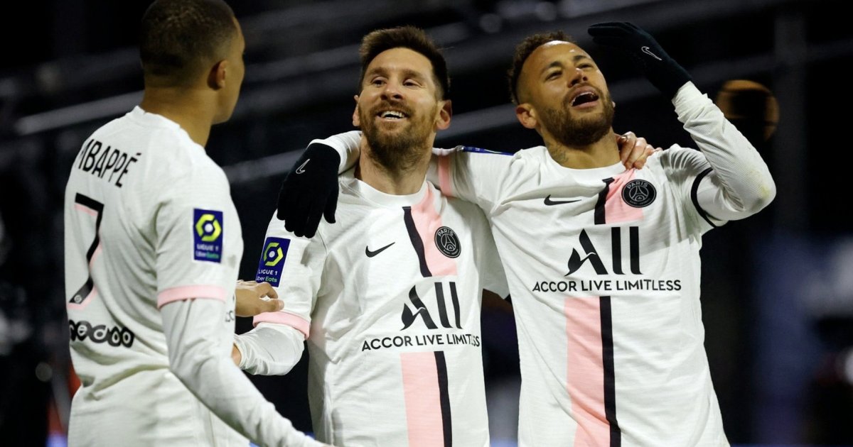 Lionel Messi gives up chance to score first hat-trick for Paris  Saint-Germain