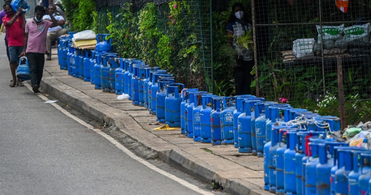 Cashstrapped Sri Lanka announces weekly fuel quotas