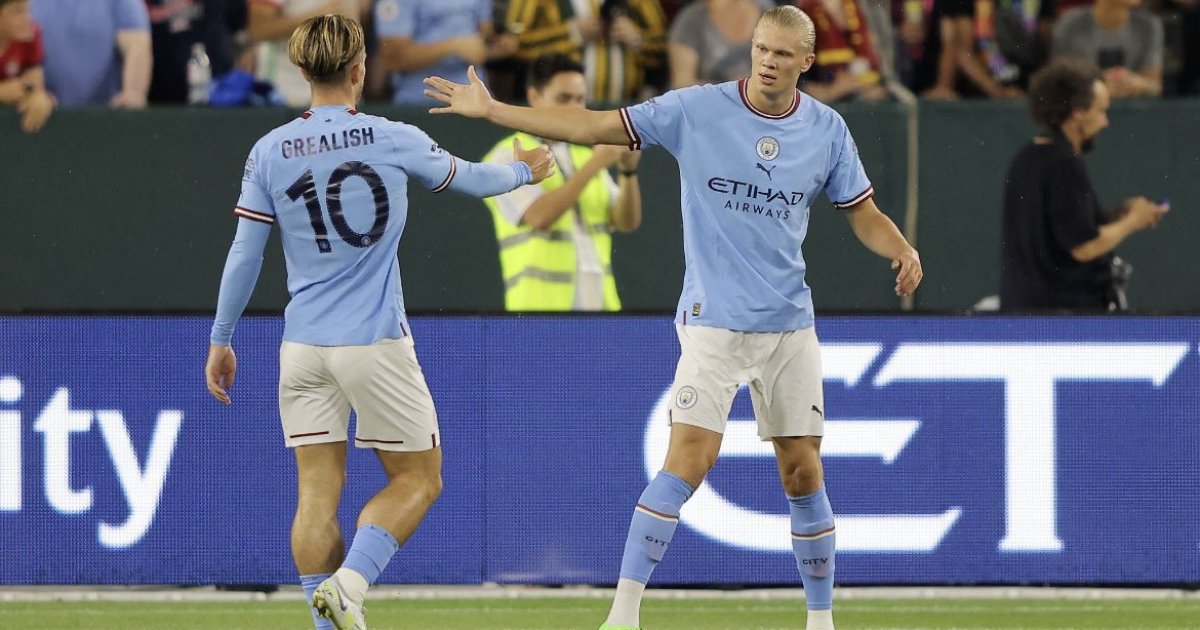 Green Bay Packers - 78,128 supporters in the stands for soccer at