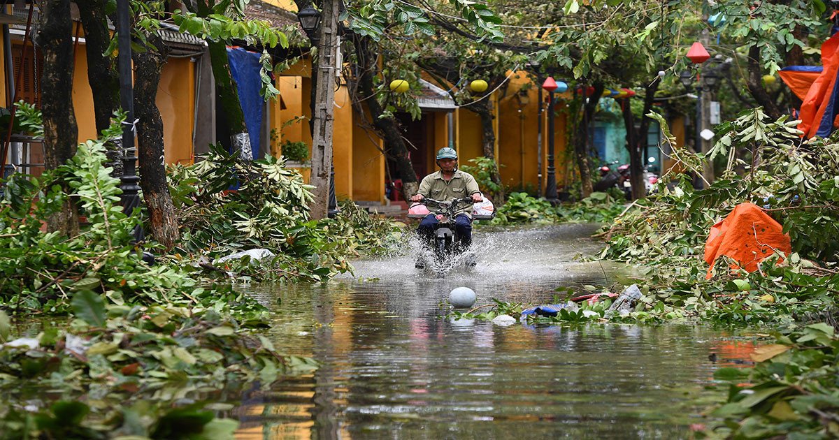 Typhoon Noru tears across Vietnam, Laos