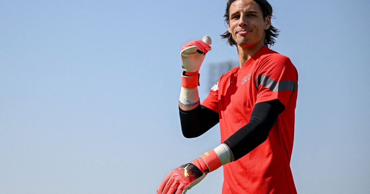 Bayern sign goalkeeper Yann Sommer from Gladbach to replace Neuer