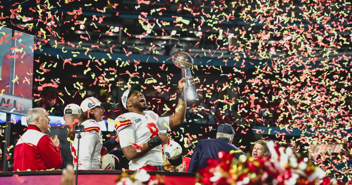 Super Bowl 2023: Jalen Hurts roared back after gifting the Chiefs a  touchdown in Super Bowl 