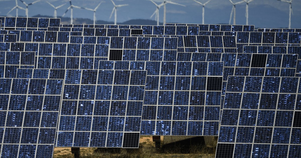 Survey: Sun, wind power make record 12% of world electricity