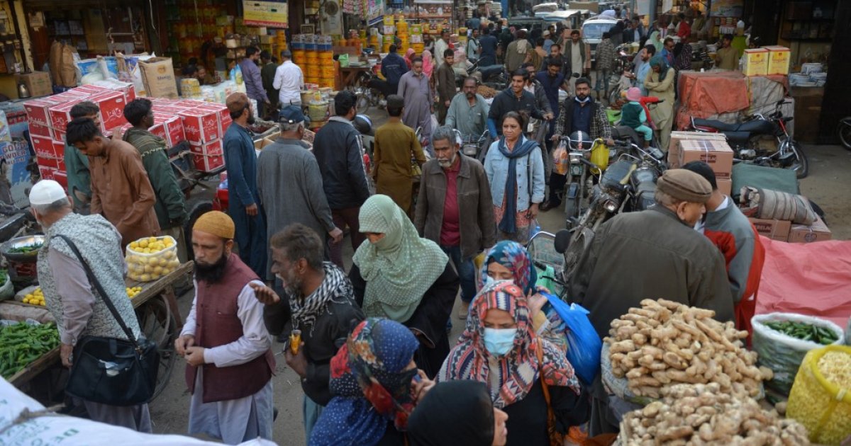 On Karachi's footpaths, misery and commerce live together