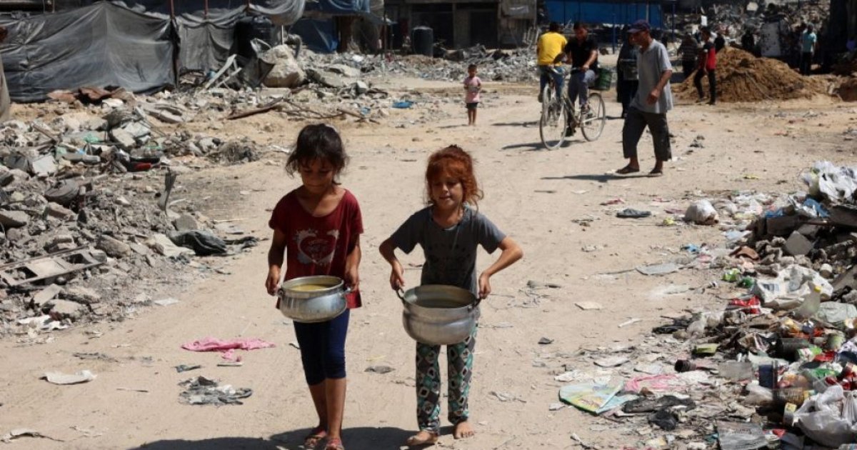 How much aid is getting into Gaza?