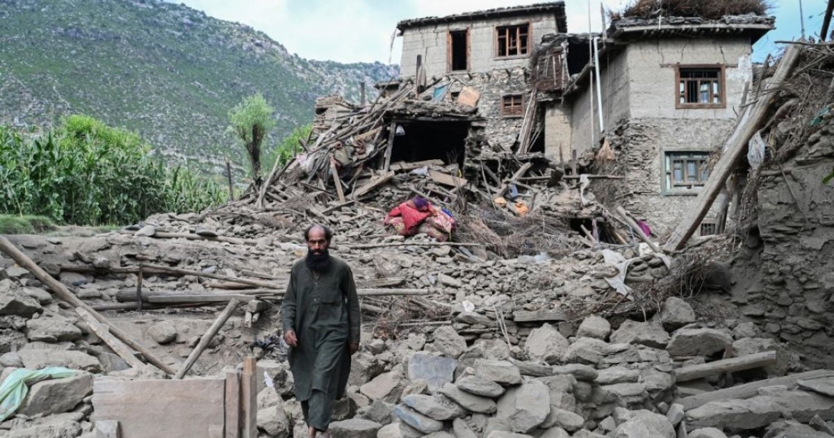 Days after earthquake, Afghan survivors still await aid