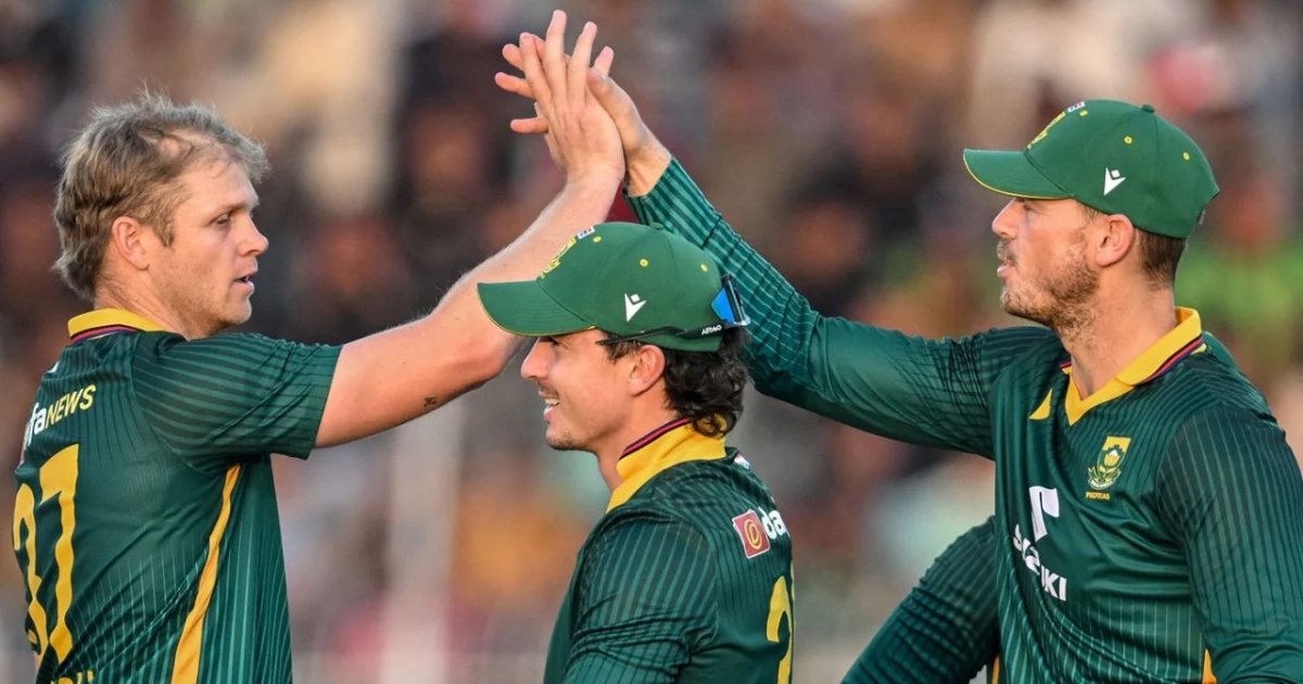 De Kock century helps South Africa beat Pakistan in second ODI