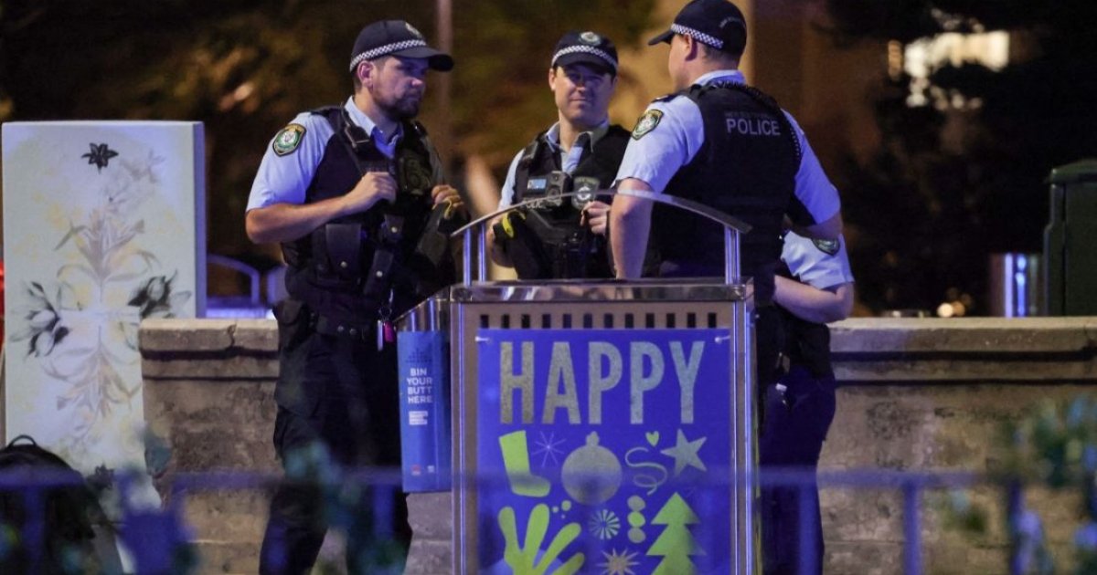 Gunmen kill 11 at Jewish festival on Australia's beach