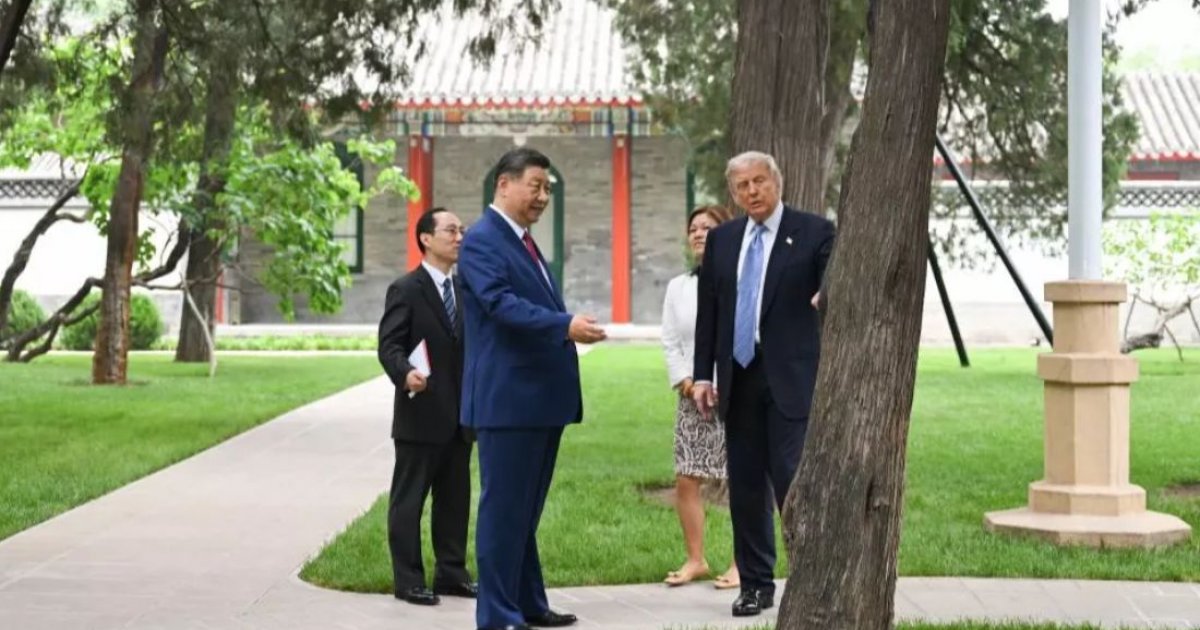 Xi, Trump hold private meeting in Beijing