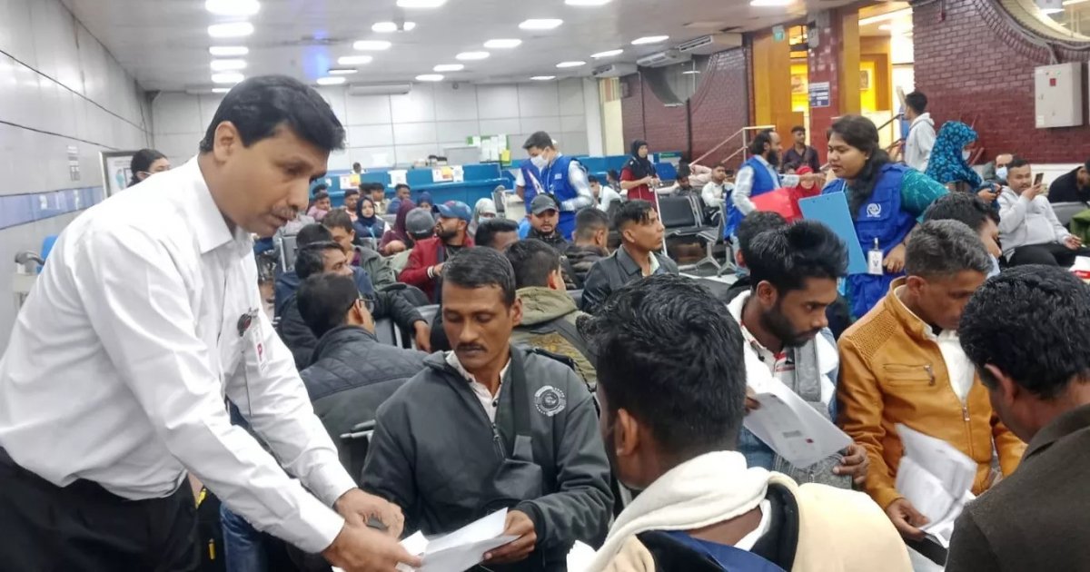 Another 82 Bangladeshi Expats Return Home From Lebanon