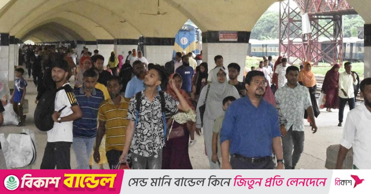 Return to Dhaka after Durga Puja holiday triggers rush at terminals