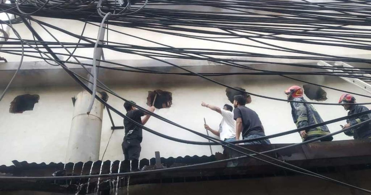 Fire at Meena Bazar Dhanmondi outlet’s back store