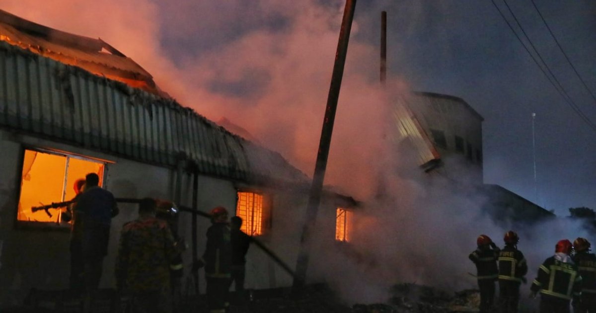 Aluminum foil packaging factory catches fire in Dhaka’s Keraniganj