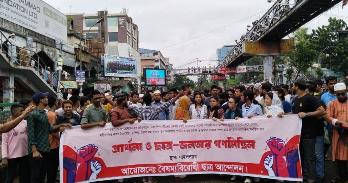 Students block Science Lab intersection