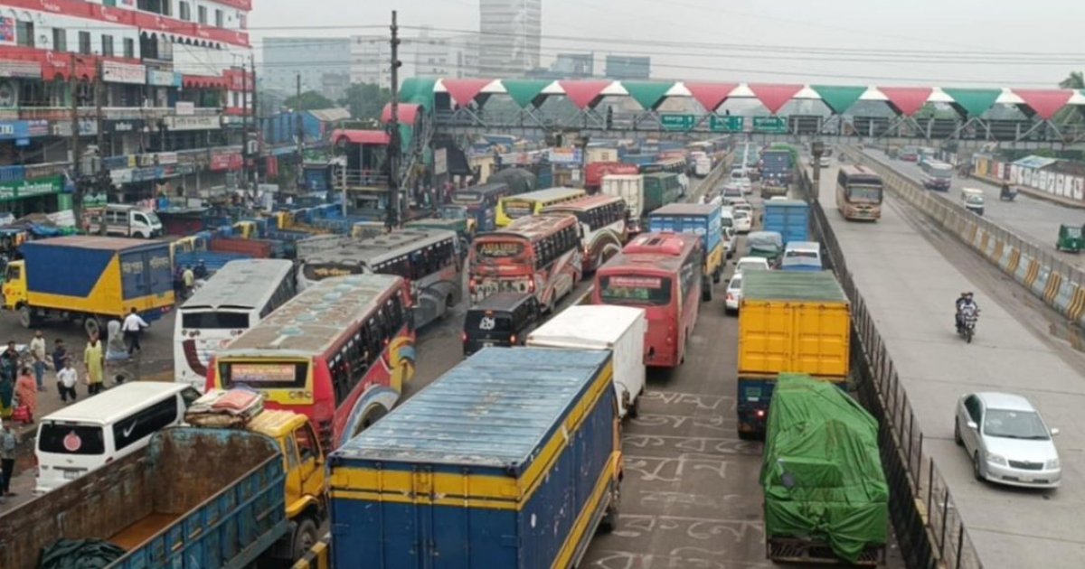 10km tailback on DhakaChittagong highway as holidaymakers rush home