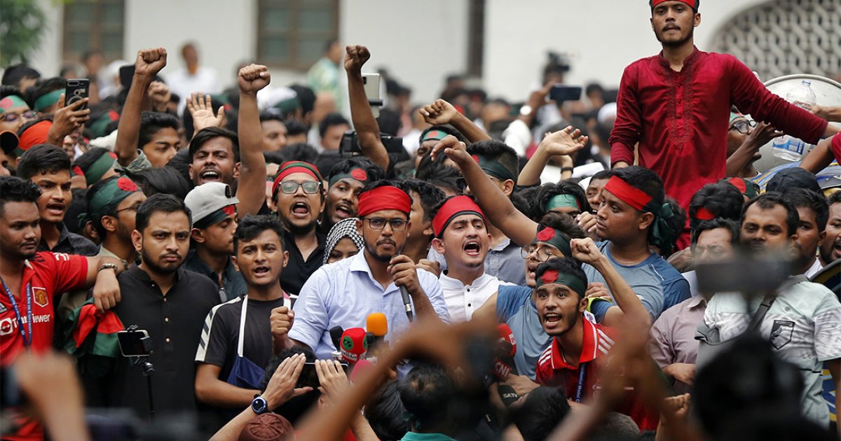 Students protest at Supreme Court demand resignation of pro Awami