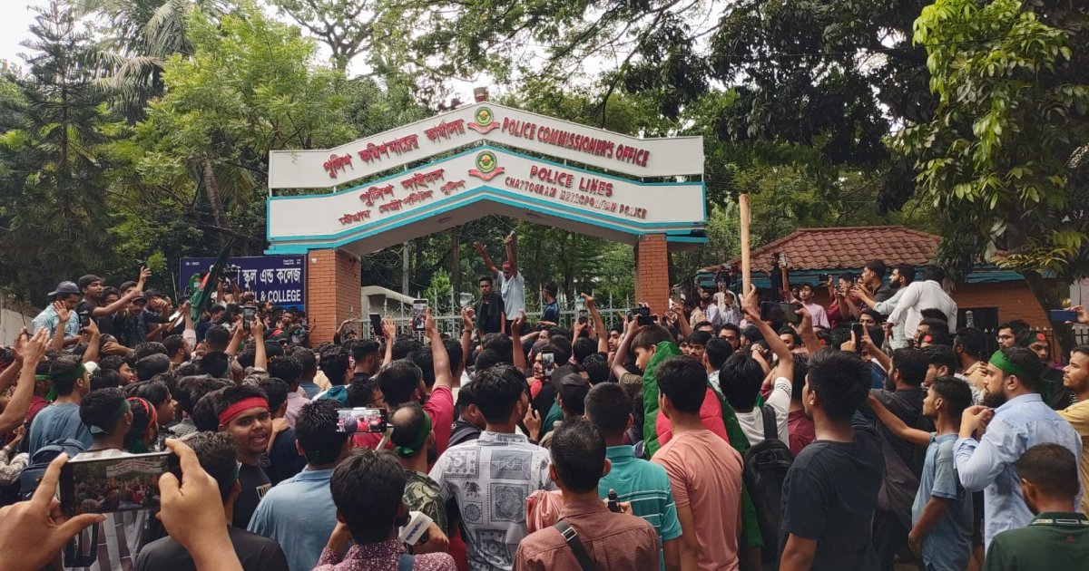 Protesters besiege CMP HQ condemning Chhatra League march