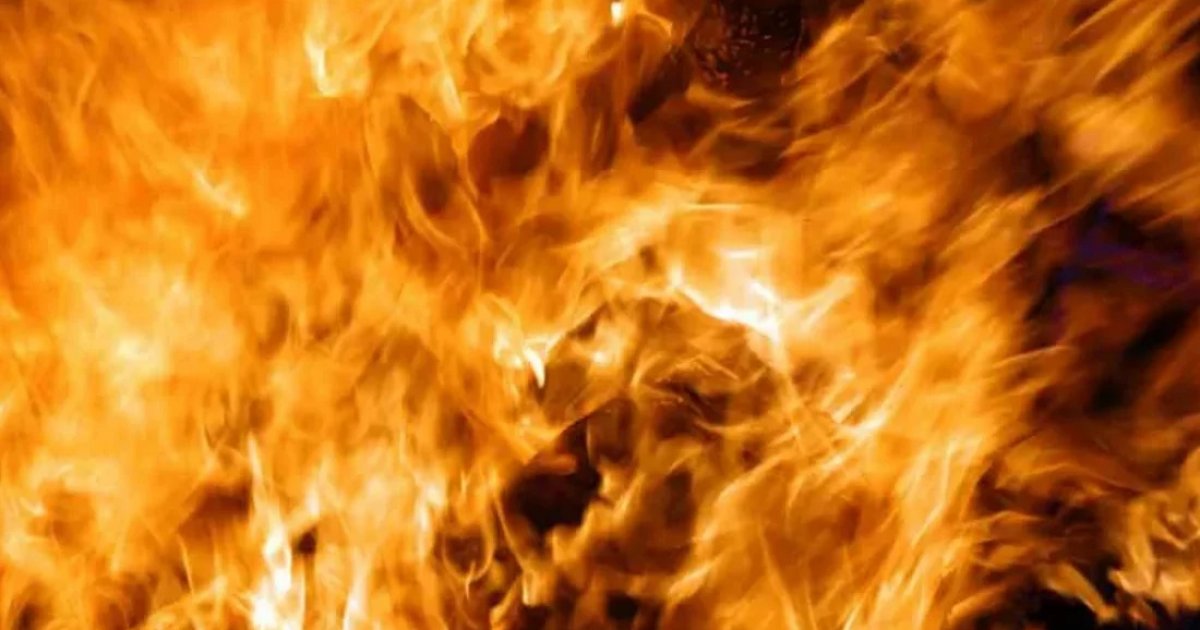 Moving private car catches fire in Dhaka