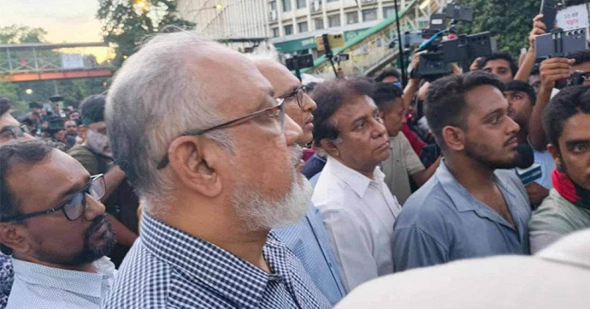 Buet VC condemns police baton-charge on protesting students