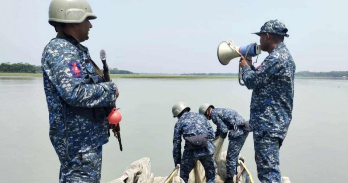 ISPR: 17 Bangladesh Navy warships deployed to protect mother ilish