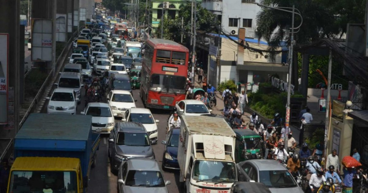 Protests at 3 locations paralyze Dhaka traffic