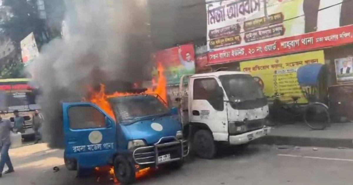 Police vehicle catches fire in front of Ramna police station