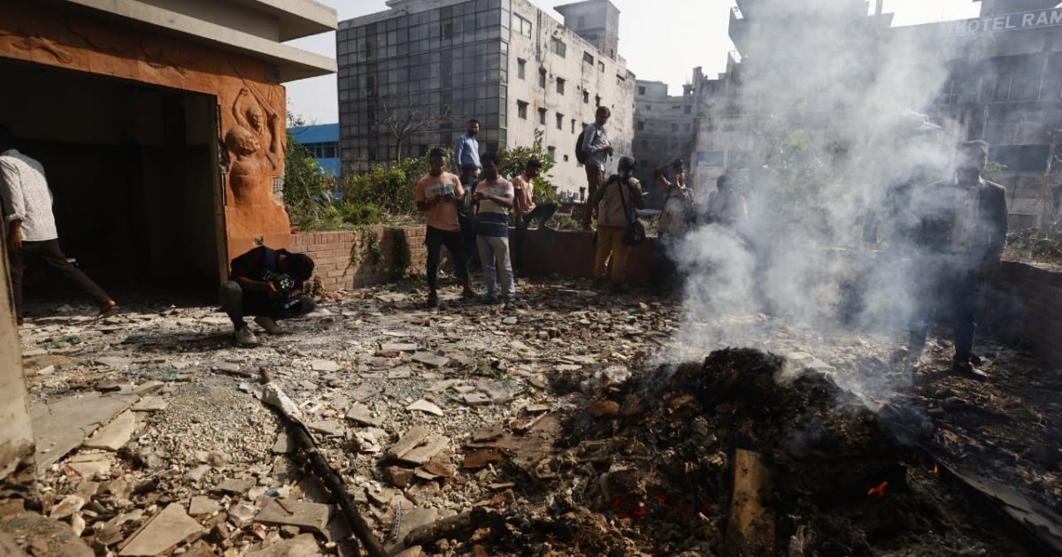 Fire erupted at Awami League’s Gulistan office