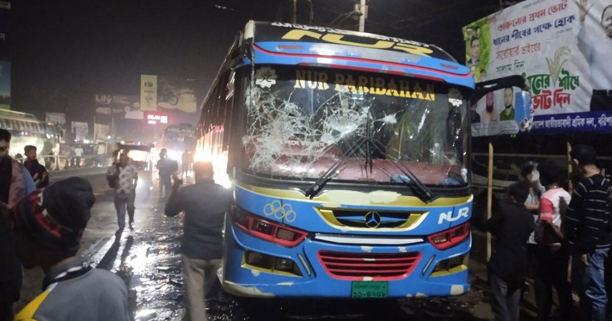Traffic halted as transport workers, students clash in Barisal, buses vandalised