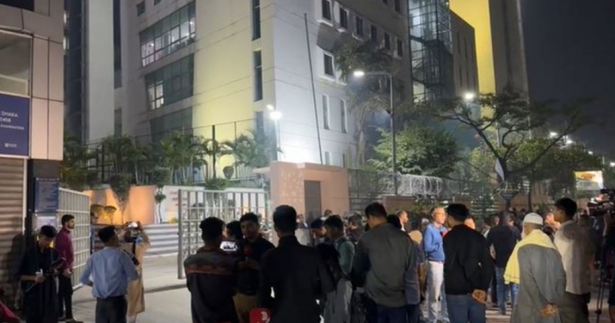 Khaleda Zia’s condition worsens, BNP leaders gather at Evercare Hospital