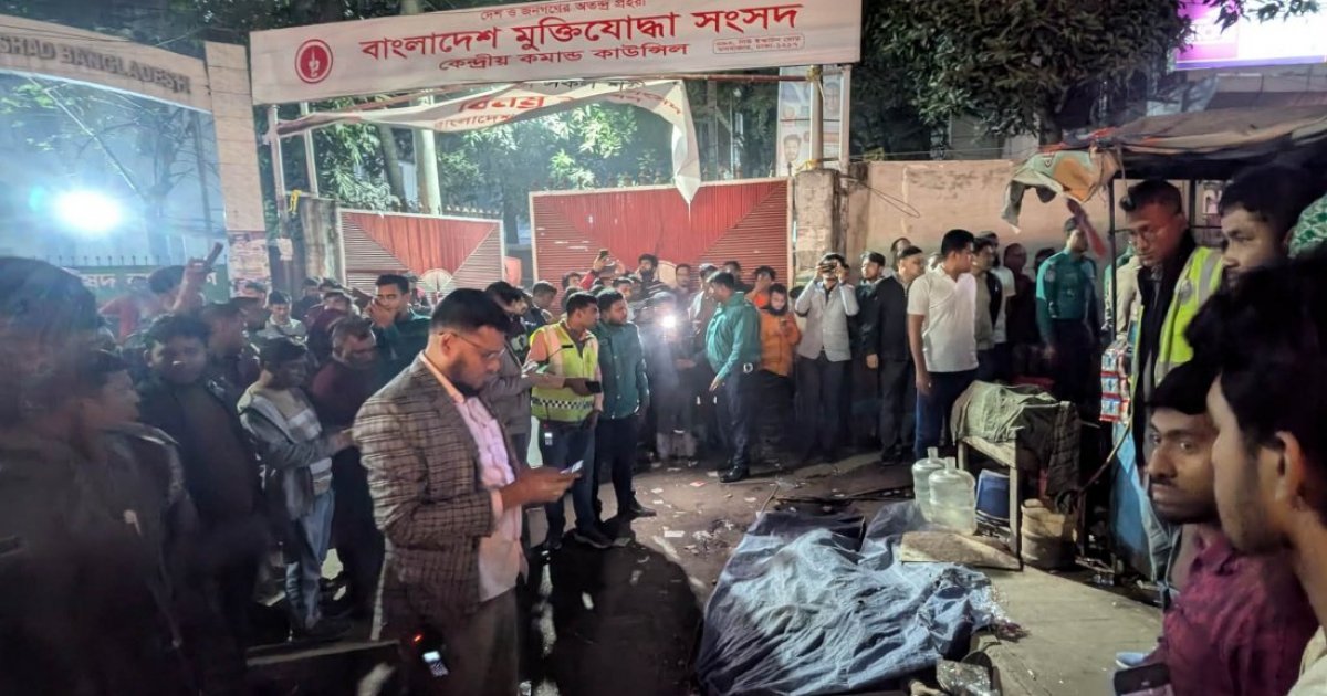 Youth killed as crude bomb thrown from flyover in Moghbazar
