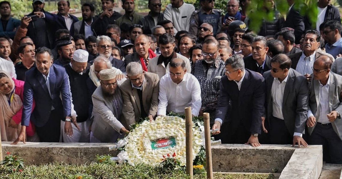 Tarique arrives at DU, offers fateha at Hadi&rsquo;s grave