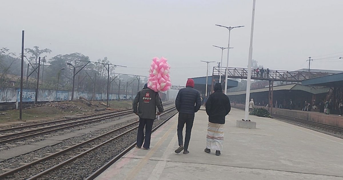 Bone-chilling cold grips Dinajpur as temperature drops to 9.5&deg;C