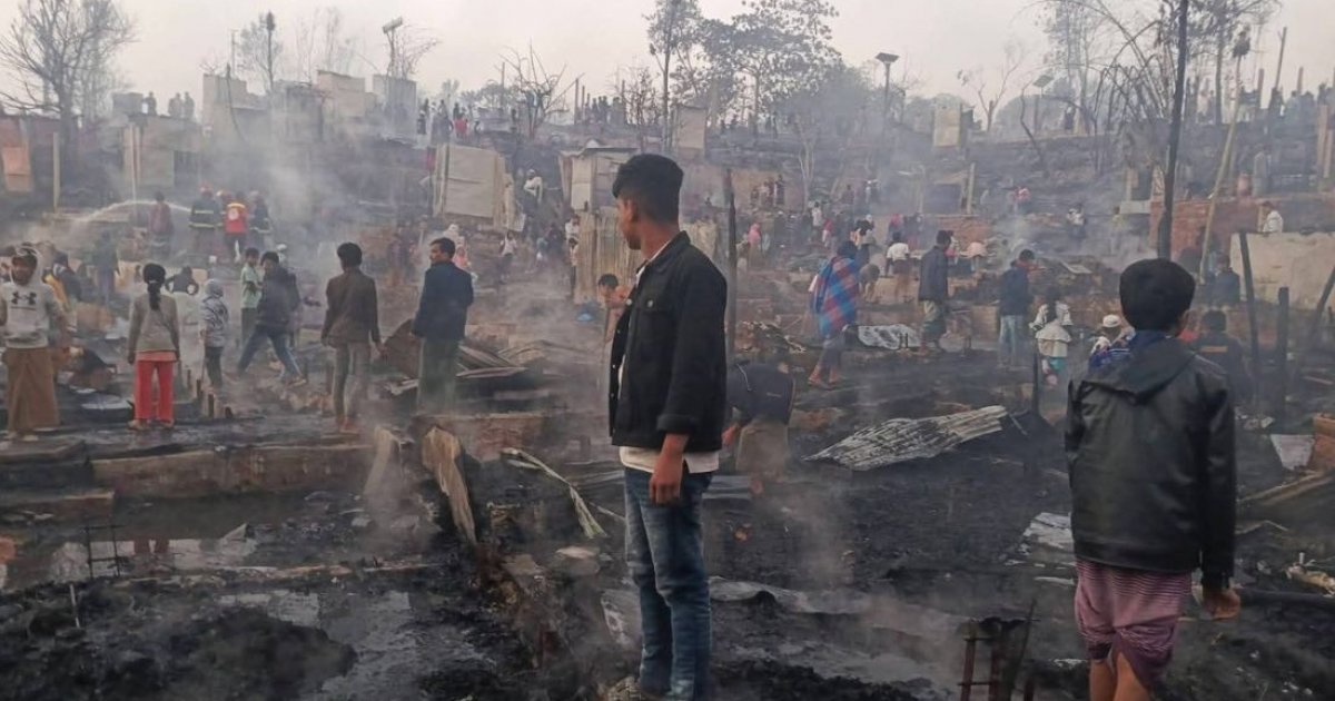 Fire destroys over 450 shelters, 10 schools at Ukhiya Rohingya camp