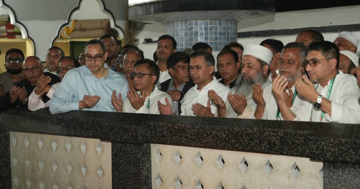 Tarique Rahman offers prayers at Shahjalal shrine in Sylhet