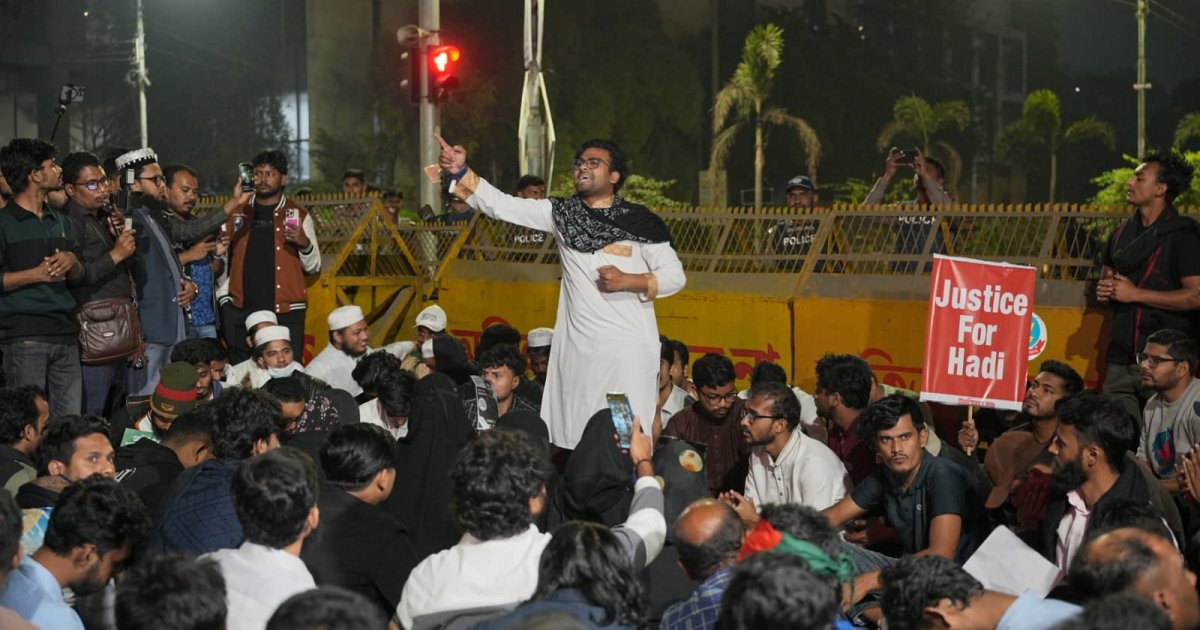 Inqilab Mancha stages sit-in outside Jamuna, demands UN-led probe into Hadi killing