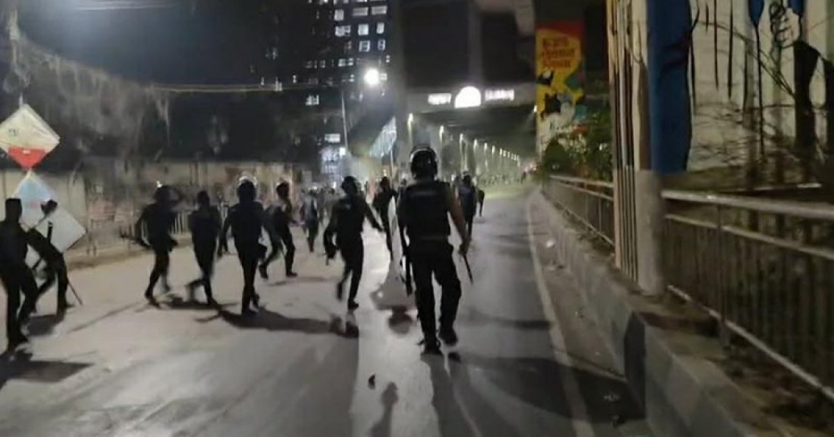 Police, Inqilab Mancha clash again in Shahbagh; around 50 Injured