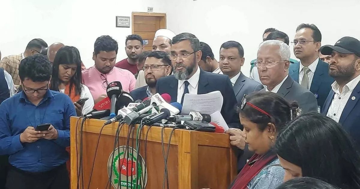 EC: Mobile phones allowed for journalists, observers during polls