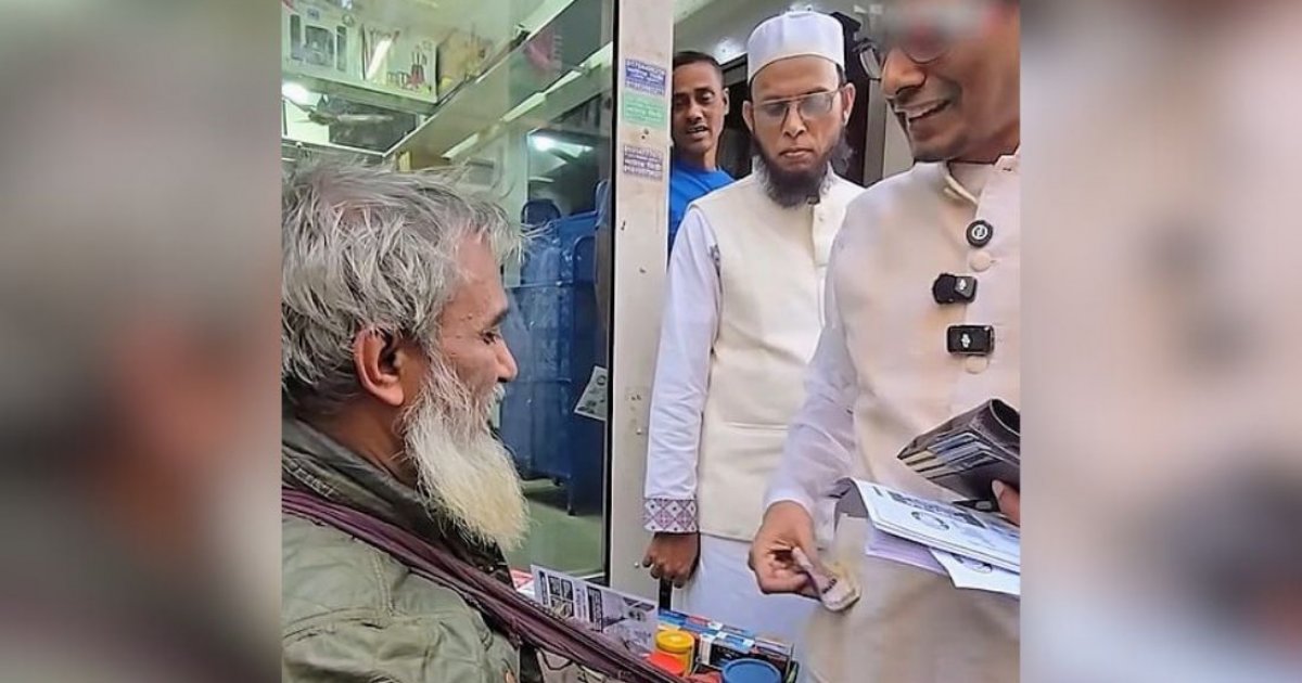 Shahriar Kabir faces backlash for handing out cash during campaign in Mirpur