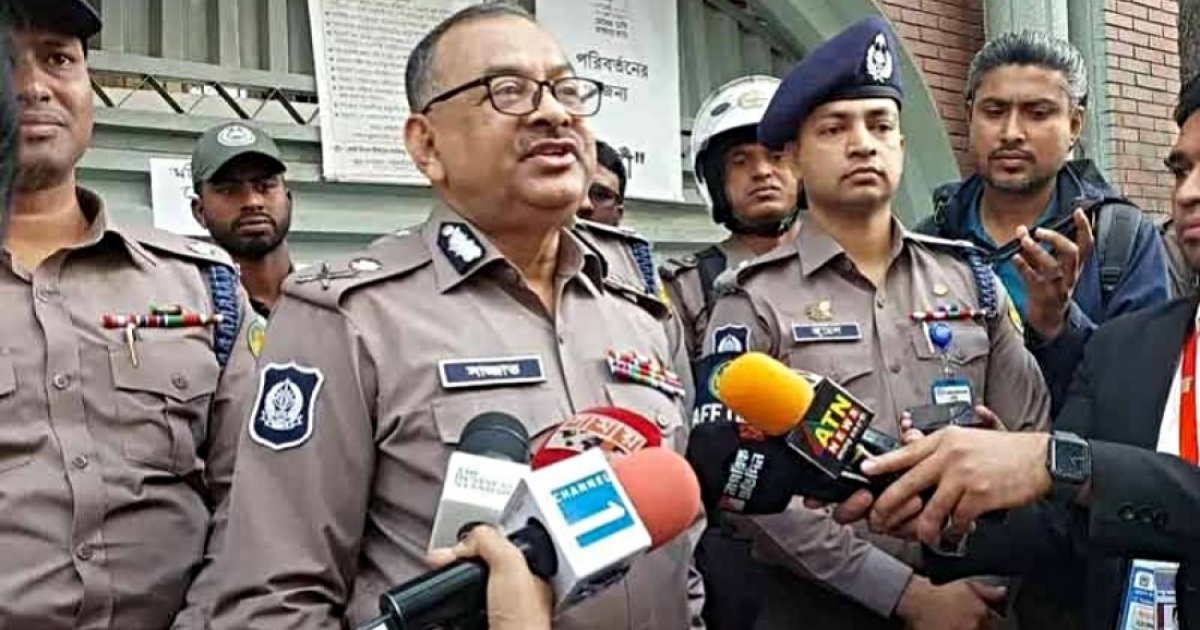 রাজধানীতে শান্তিপূর্ণ ভোটগ্রহণ, ডিএমপি কমিশনার নাগরিকদের গুজবে কান না দিতে আহ্বান