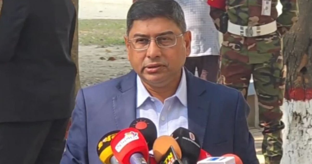 সেনাপ্রধান ওয়াকার-উজ-জামানের আহ্বান: নির্বাচনে ভোট দিতে ভয় না পেয়ে বেরিয়ে আসুন