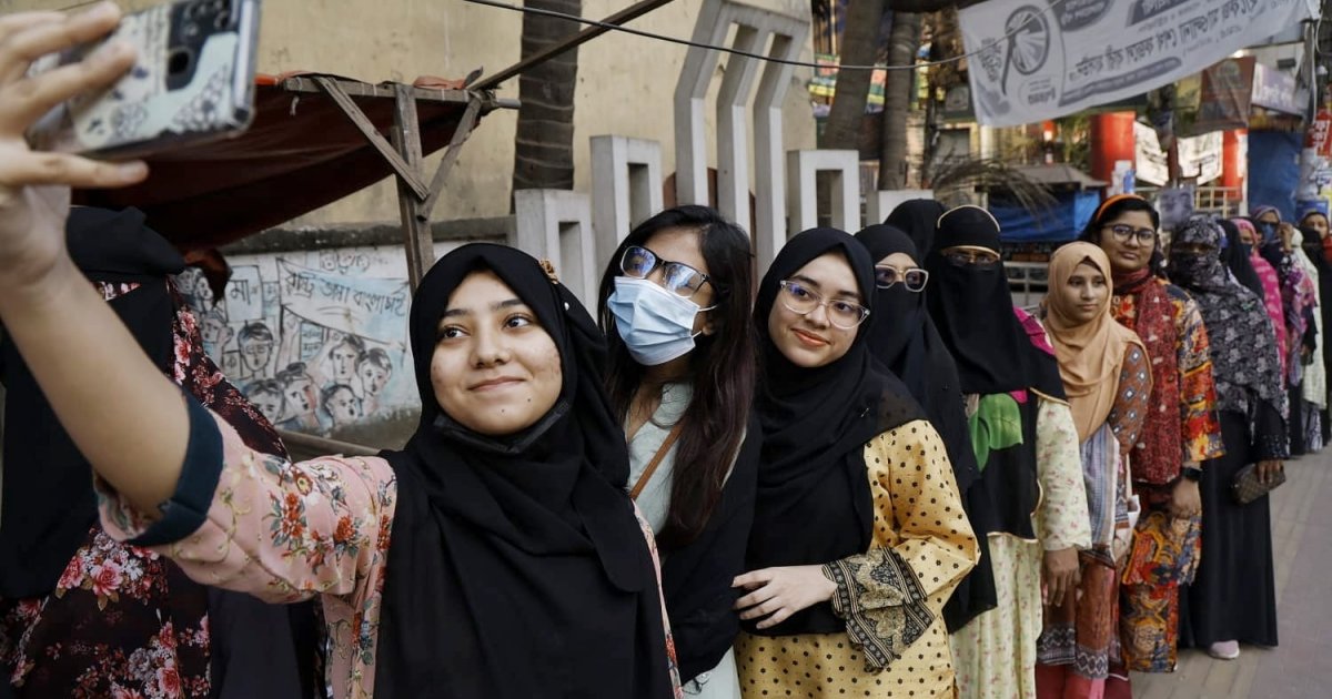 Foreign observers praise peaceful voting, strong turnout in Bangladesh polls