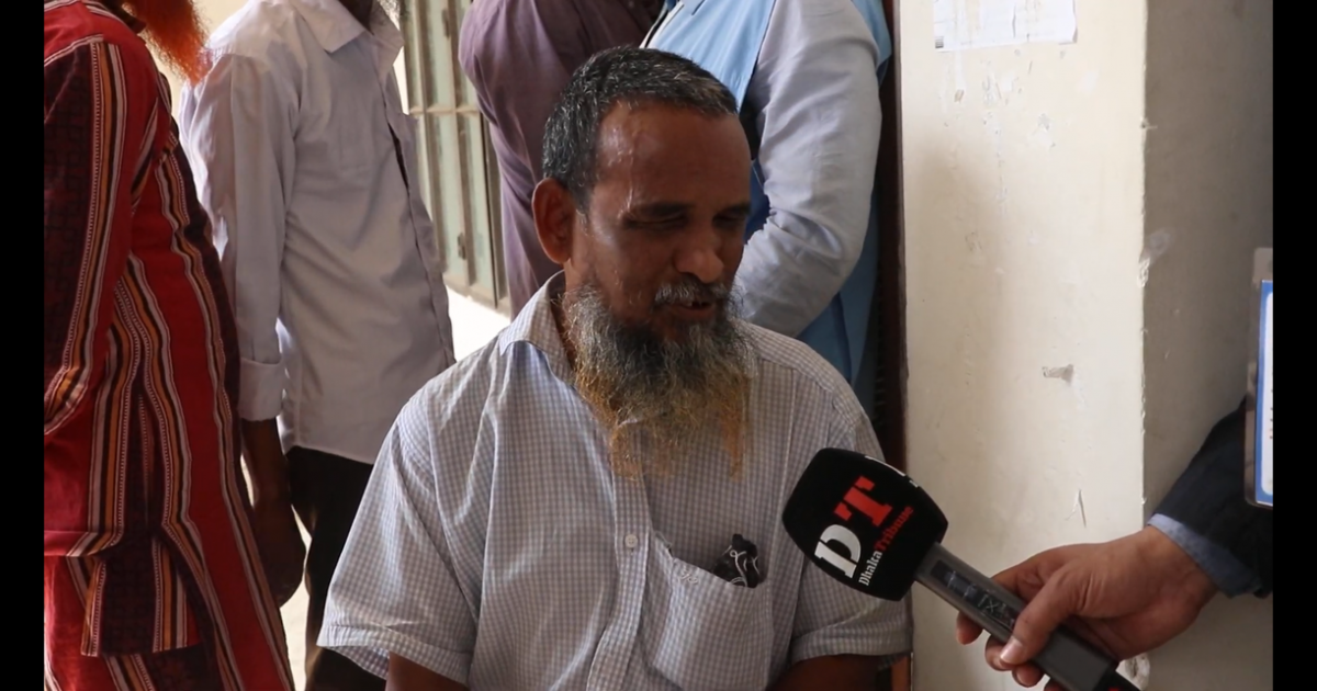 দৃষ্টিপ্রতিবন্ধী ফরিদ মিয়ার ভোটদান: '১৭ বছর অপেক্ষা, ভোট আমার কর্তব্য'
