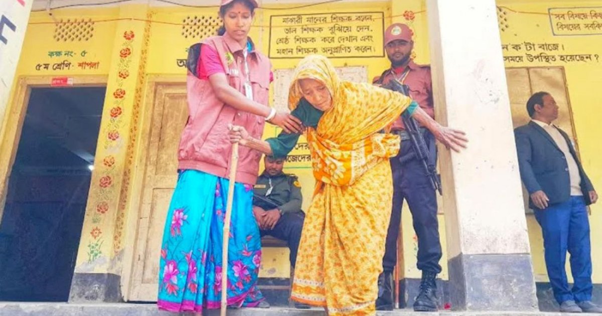 ৯২ বছর বয়সী মোমেনা বেগুর ভোটদানে গণতন্ত্রের অনন্য দৃষ্টান্ত