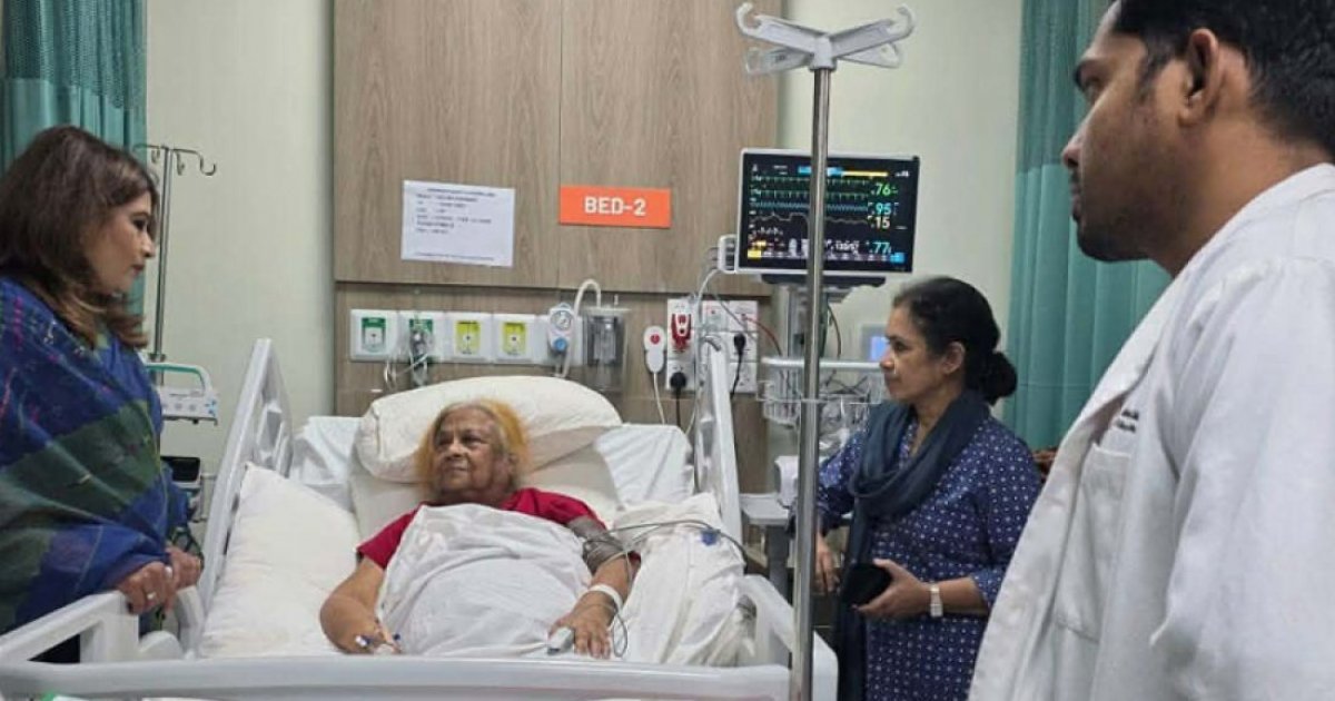 Shama Obaid visits Selima Rahman in hospital