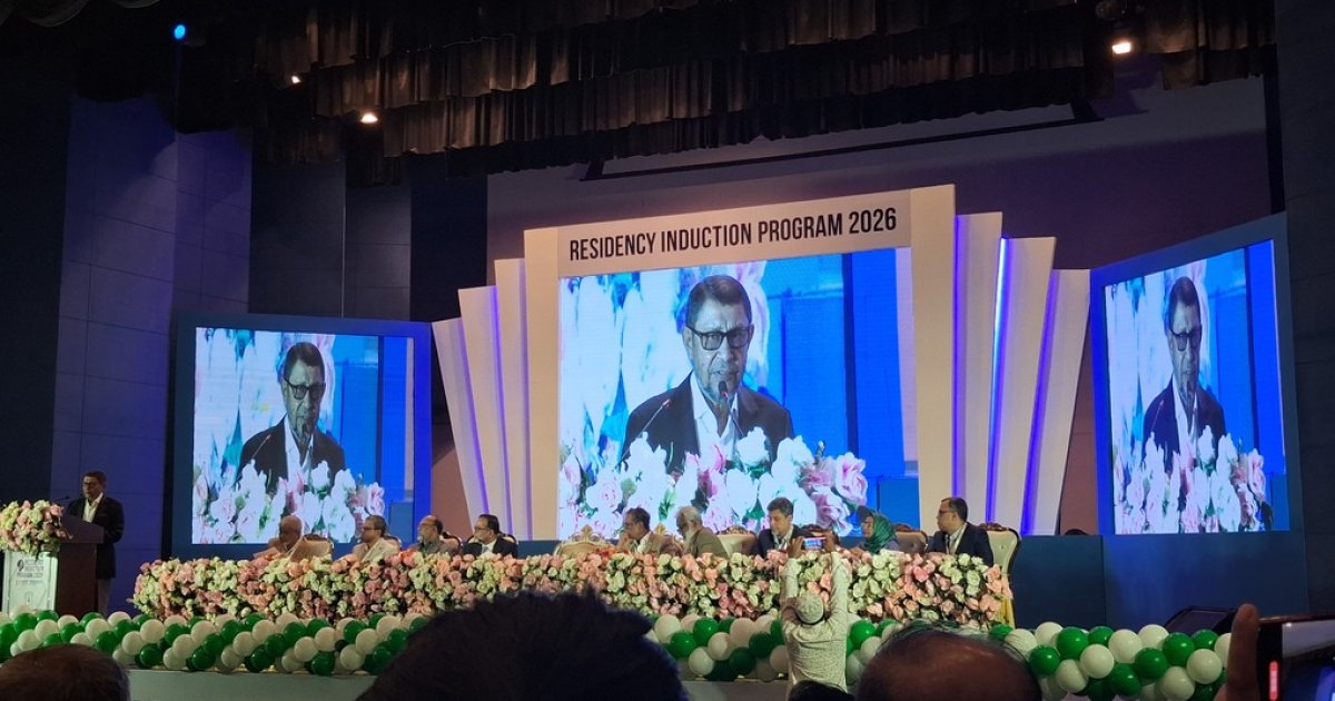 Health minister: Build yourself as compassionate specialist doctors