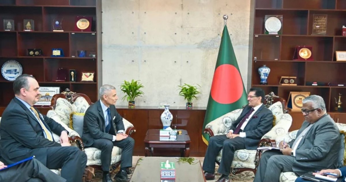 Khalilur calls for dialogue to end gulf conflicts in meeting with Paul Kapur